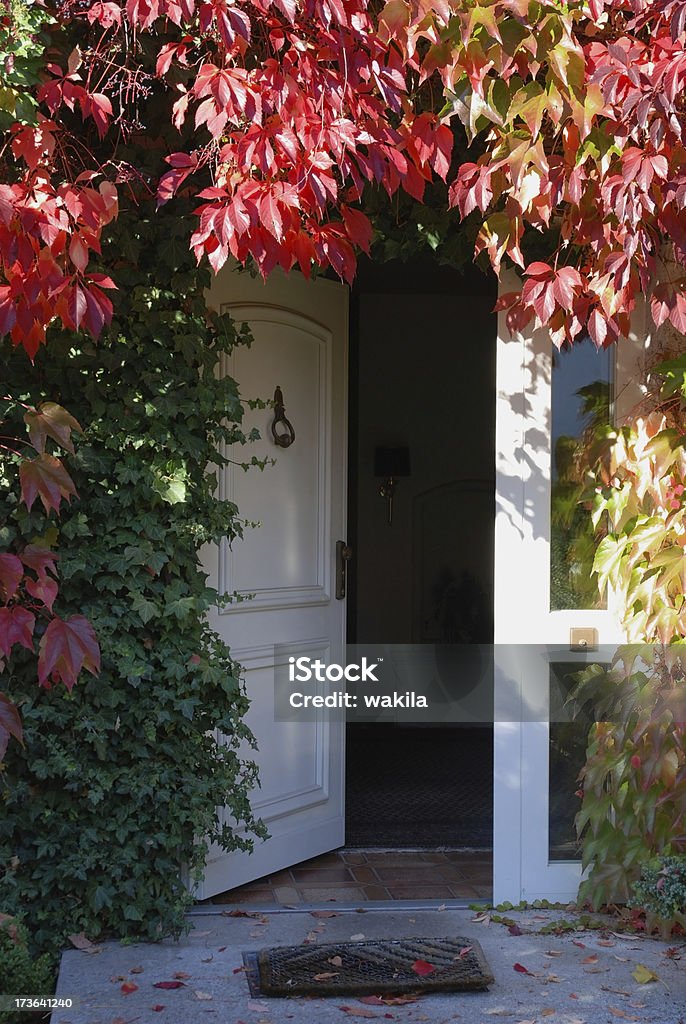 Der Eingang zum Hotel im Herbst - Lizenzfrei Offen - Allgemeine Beschaffenheit Stock-Foto