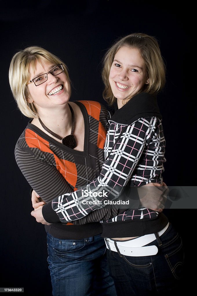 Мать и дочь - Стоковые фото Вертикальный роялти-фри