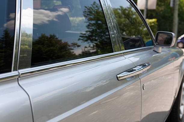 istock car door handle - silver limusine 173644941