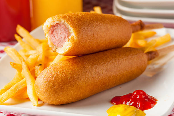 органические corndog на палочке - corn dog стоковые фото и изображения