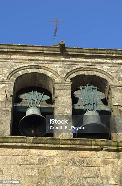 Monasterio De Bell En Porto Portugal Foto de stock y más banco de imágenes de Aire libre - Aire libre, Arquitectura exterior, Campana