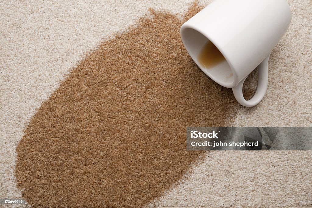 Caffè versato sul tappeto - Foto stock royalty-free di Moquette