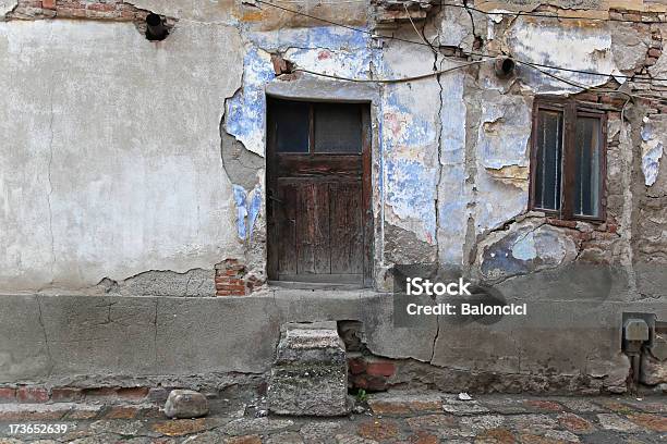 Derelict House - Fotografie stock e altre immagini di Abbandonato - Abbandonato, Architettura, Balcani