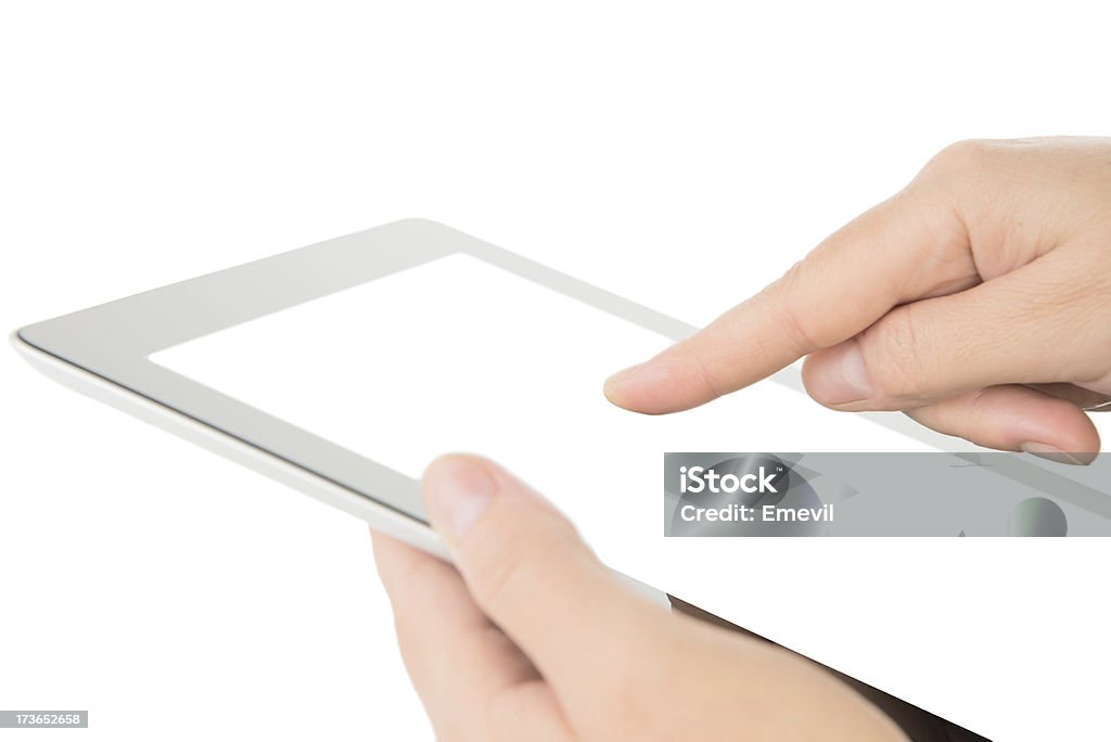 Nowoczesny cyfrowy tablet z pustego ekranu i ręce - Zbiór zdjęć royalty-free (Biurko)