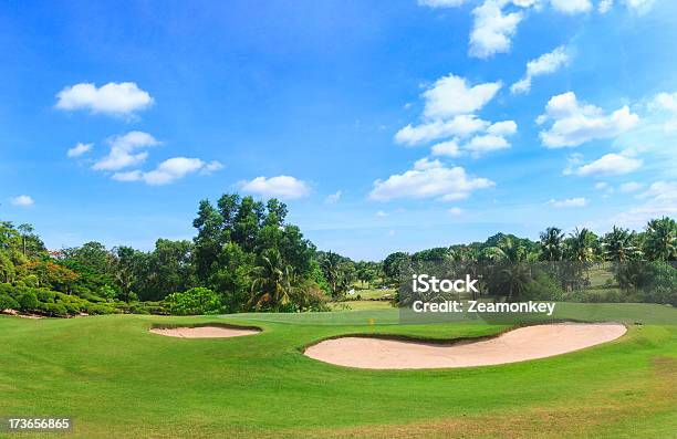 Campo De Golfe Com Bunker E Verde - Fotografias de stock e mais imagens de Ajardinado - Ajardinado, Ao Ar Livre, Asiático e indiano