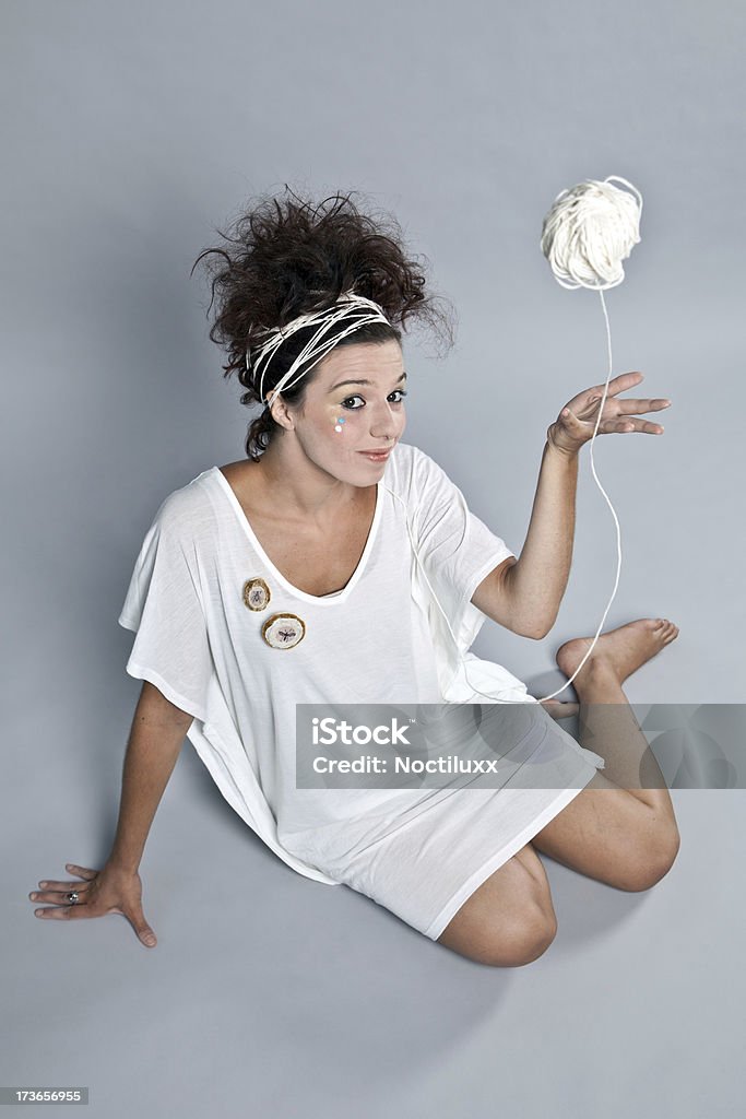 Modelo de modas lanzar una pelota de cadena - Foto de stock de Adolescente libre de derechos