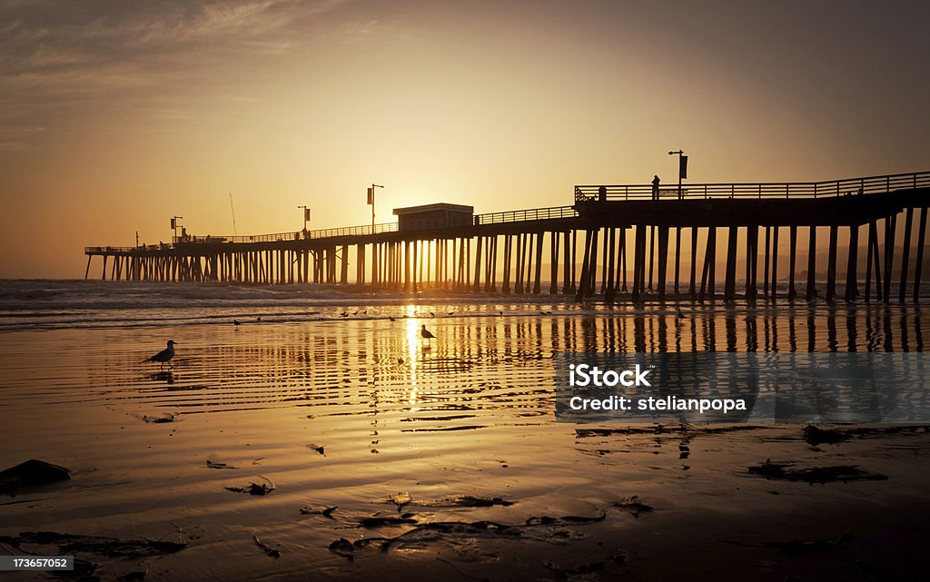 Pier sunset en California - Foto de stock de Aire libre libre de derechos