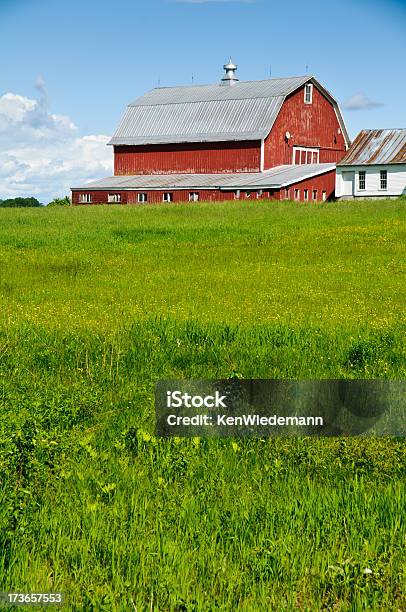 Barn On The Hill Stock Photo - Download Image Now - Vermont, Landscape - Scenery, Architectural Feature