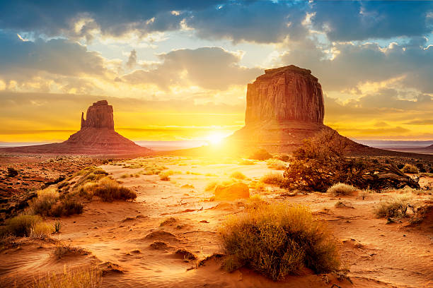 vale monument - arizona desert landscape monument valley imagens e fotografias de stock
