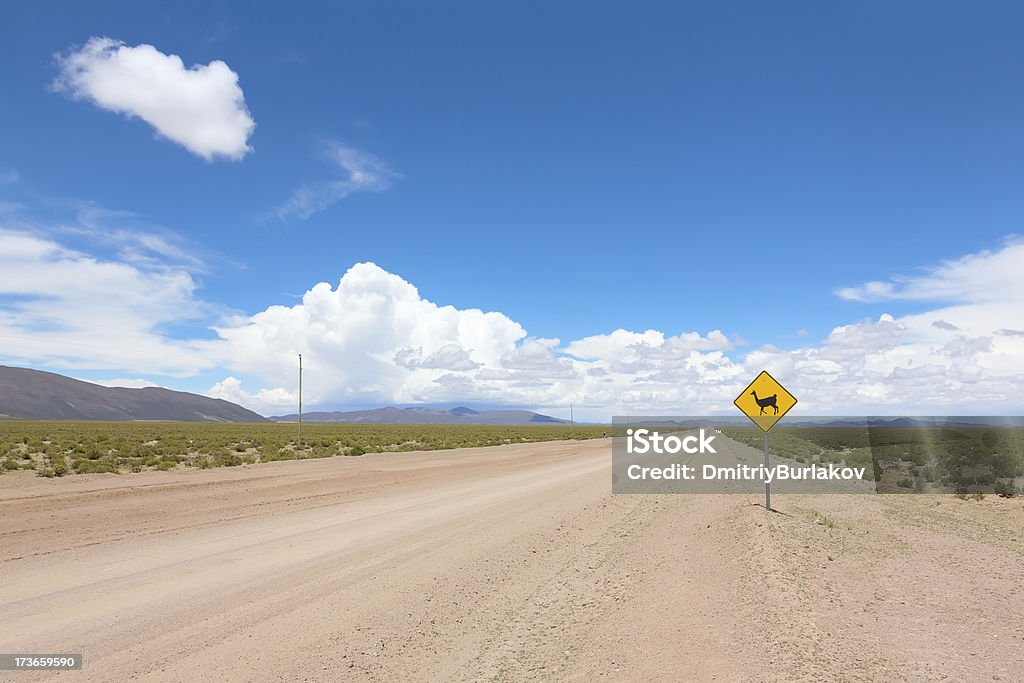 Road con señal de advertencia - Foto de stock de Abstracto libre de derechos