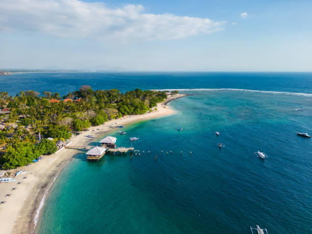 インドネシアのロンボク島でのドローンによるスンギギビーチの空中風景 - west nusa tenggara ストックフォトと画像