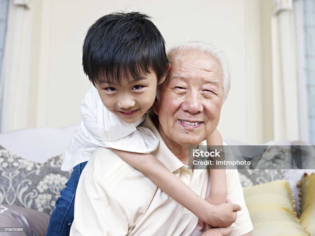 grandpa y nieto - Foto de stock de Abuelos libre de derechos