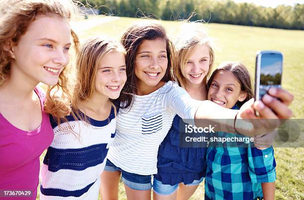 Fotografias Com Os Seus Amigos - Fotografias de stock e mais imagens de 10-11 Anos - 10-11 Anos, Adolescência, Amizade