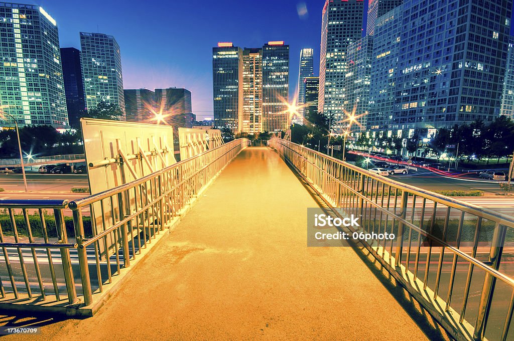 Licht Wege auf die moderne Stadt in der Abenddämmerung in Peking - Lizenzfrei Architektur Stock-Foto