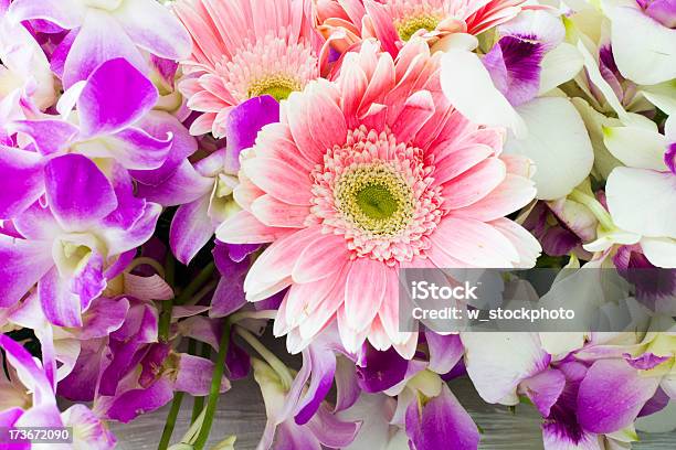 Ramo De Flores De Orquídeas Foto de stock y más banco de imágenes de Acontecimiento - Acontecimiento, Amarillo - Color, Amor - Sentimiento