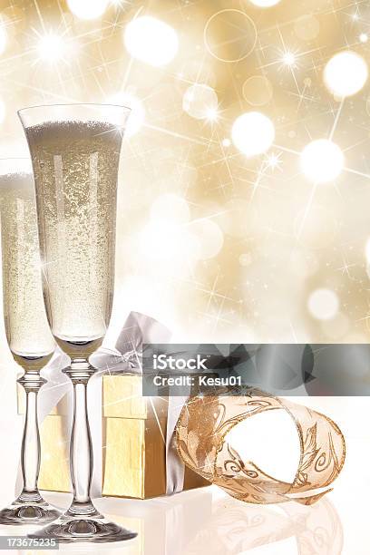 Paar Champagner Flöten Stockfoto und mehr Bilder von 2013 - 2013, Alkoholisches Getränk, Alkoholismus