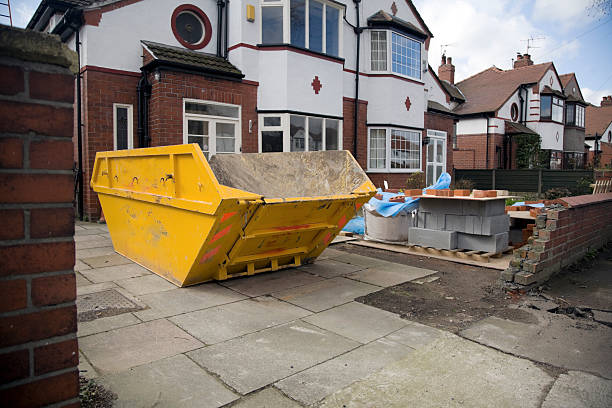 baustelle, home extension – siehe unten für ähnliche leuchtkasten - front door front stoop house yellow stock-fotos und bilder