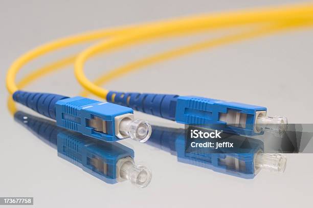 Cavo Di Connessione In Fibra - Fotografie stock e altre immagini di Fibra ottica - Fibra ottica, Larghezza di banda, Laser