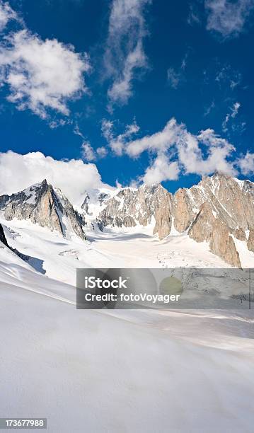 Vallée Blanche Mont Blanc Francja Włochy - zdjęcia stockowe i więcej obrazów Aiguilles de Chamonix - Aiguilles de Chamonix, Alpinizm, Alpy