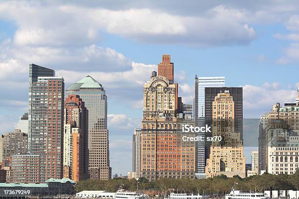 Skyline Di Downtown Manhattan - Fotografie stock e altre immagini di Azioni e partecipazioni - Azioni e partecipazioni, Città, Copriruota