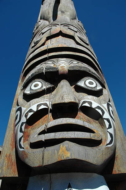 Totem pole Face of a native American totem pole pacific northwest totem poles stock pictures, royalty-free photos & images