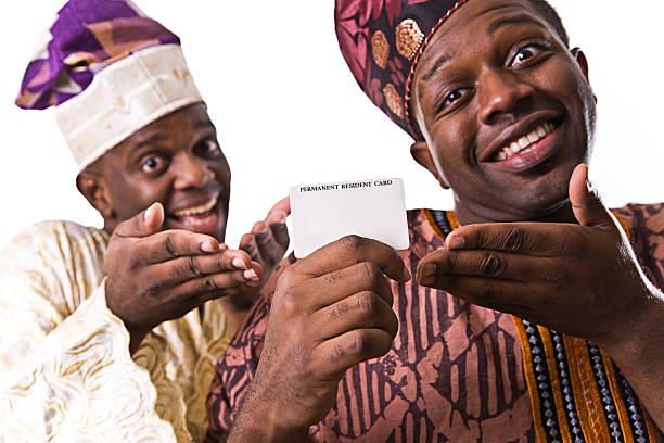 áfrica ocidental homem feliz com cartão de residência permanente - nigeria african descent id card african culture imagens e fotografias de stock