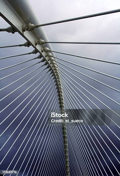 ブリッジ構造 - つり橋のストックフォトや画像を多数ご用意 - つり橋, ねじ, スペイン