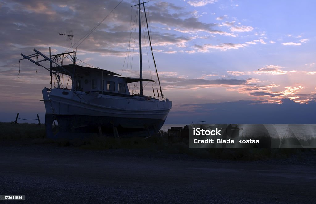 Velho barco de - Foto de stock de Abandonado royalty-free