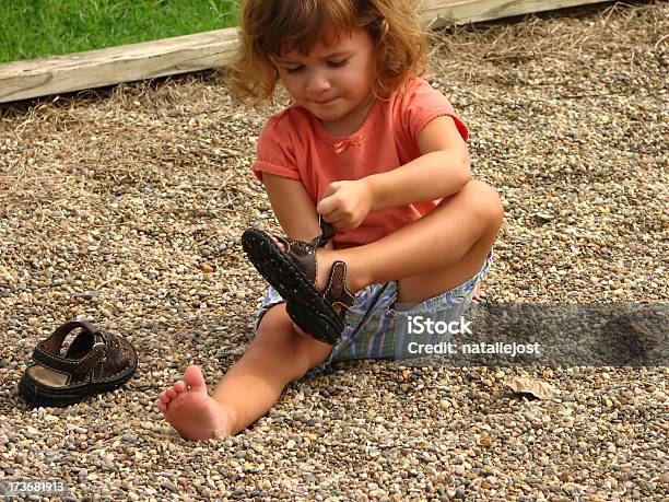 Zapatos Casi De Foto de stock y más banco de imágenes de Quitar - Quitar, Calzado, Niñas