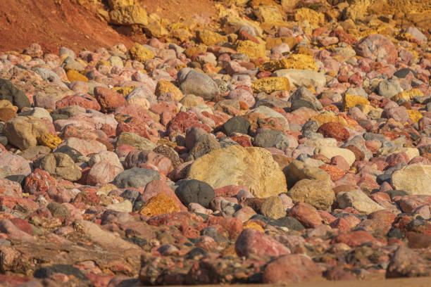 Sassi colorati sulla spiaggia