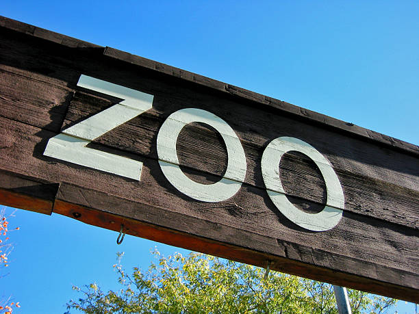 zoo - zoo struttura con animali in cattività foto e immagini stock