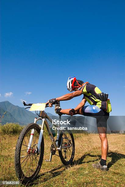 Montanha Mountain Biker - Fotografias de stock e mais imagens de Andar de Bicicleta de Montanha - Andar de Bicicleta de Montanha, Ao Ar Livre, Bicicleta de montanha