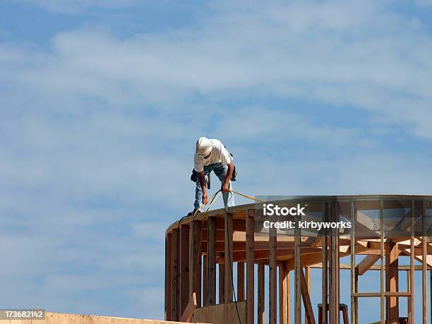 Hombre En El Trabajo De La Serie 8 Foto de stock y más banco de imágenes de Actividad - Actividad, Actividades recreativas, Adulto