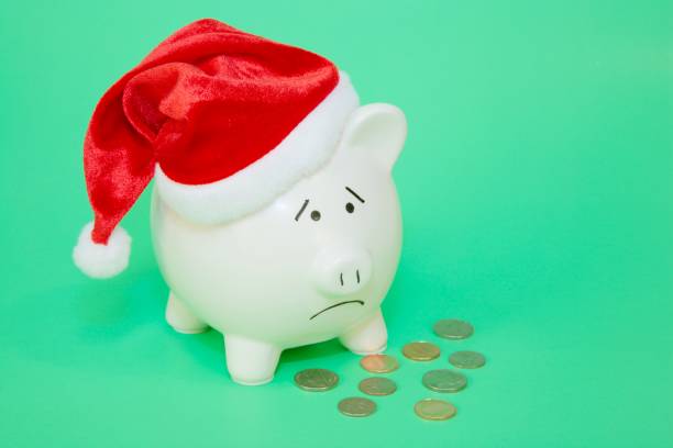 istock Sad Christmas Piggy Bank 173689714