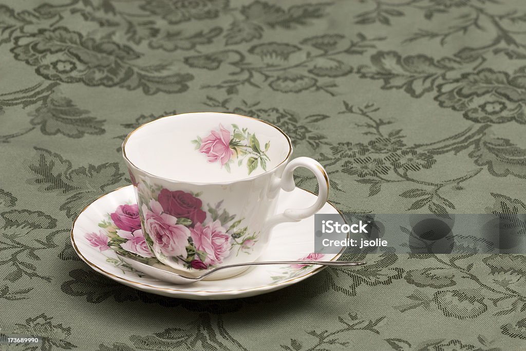 Pusty Kubek herbaty na zielony Stół szmatką - Zbiór zdjęć royalty-free (Bez ludzi)