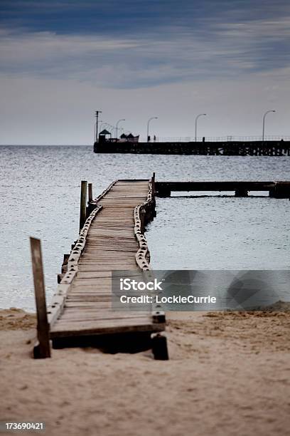 Molo Pier - zdjęcia stockowe i więcej obrazów Bez ludzi - Bez ludzi, Bezchmurne niebo, Brzask