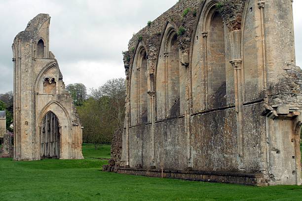 istock Glastonbury ruins 173691632