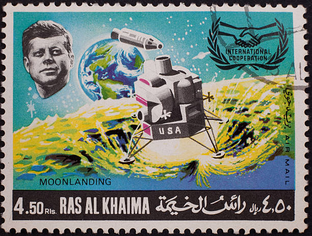 moonlanding sello de emiratos árabes unidos ras al khaima - john f kennedy fotografías e imágenes de stock