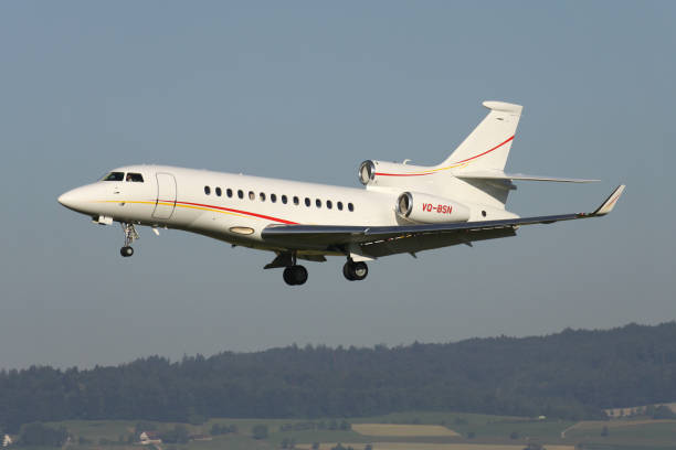 shell aircraft international dassault falcon 7x - falcon стоковые фото и изображения