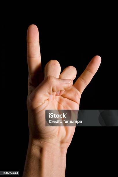 Mano Umana Rendendo Horns - Fotografie stock e altre immagini di Adulto - Adulto, Caucasico, Composizione verticale