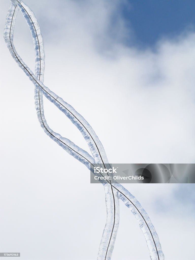 Ghiaccio guida e cielo coperto. - Foto stock royalty-free di Ambientazione esterna