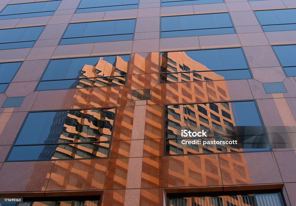 Edificio de oficinas reflectante - Foto de stock de Condado de Los Ángeles libre de derechos