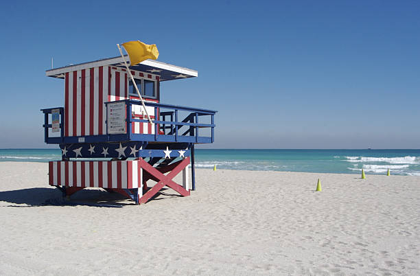 istock Life Guard Shack On Miami Beach 173695435