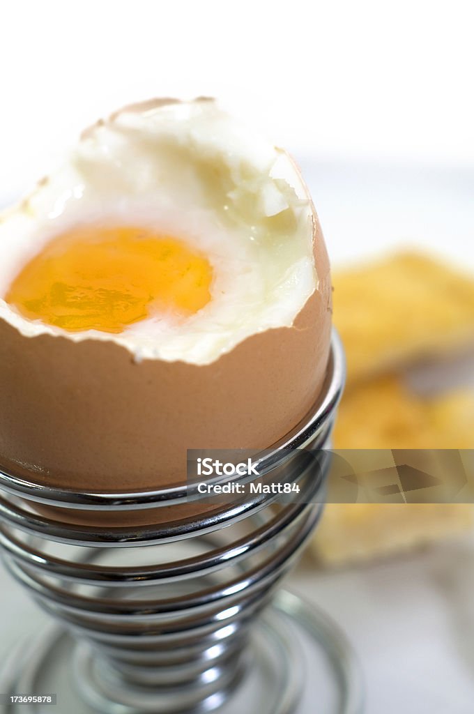Варёное яйцо & солдат - Стоковые фото Яйцо роялти-фри