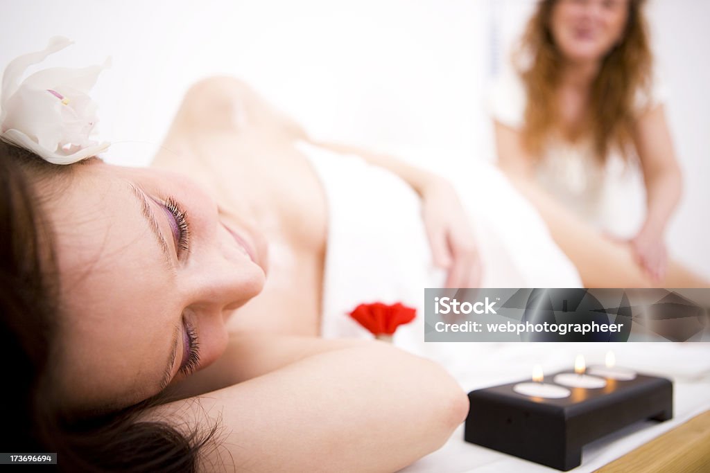 Расслабляющий массаж - Стоковые фото Альтернативная медицина роялти-фри