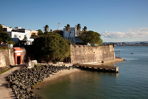 istock Governor's mansion on the Harbor 173696916