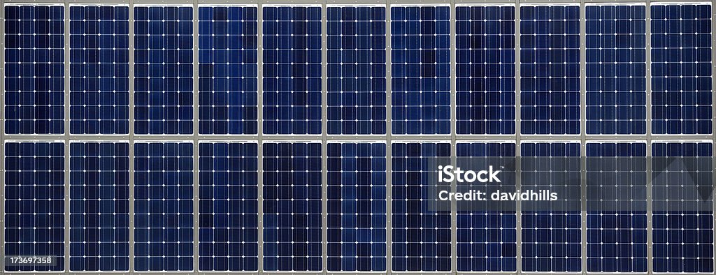 Pannelli solari XXXL - Foto stock royalty-free di Apparecchiatura solare