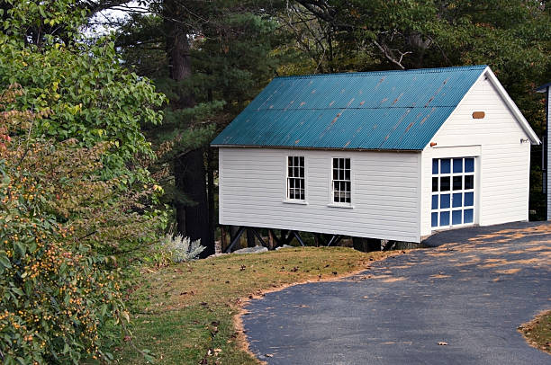 istock New Hampshire Garage 173697877