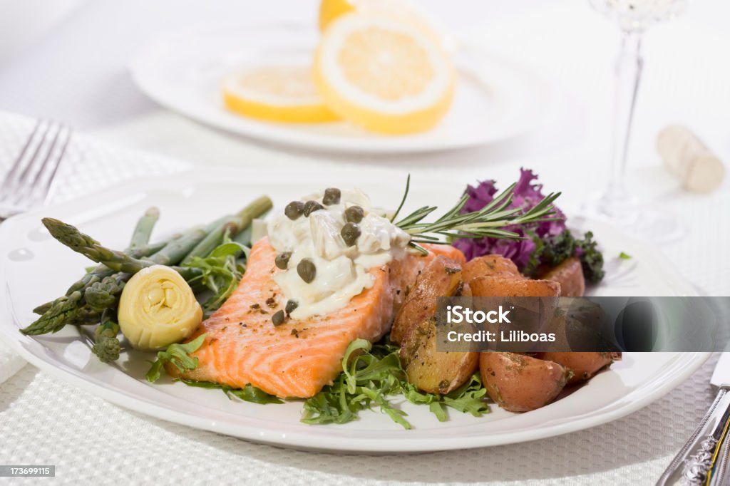 Salmone cena - Foto stock royalty-free di Carciofo