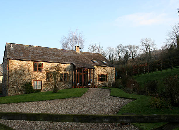 istock Cotswold stone farm cottage 173699118